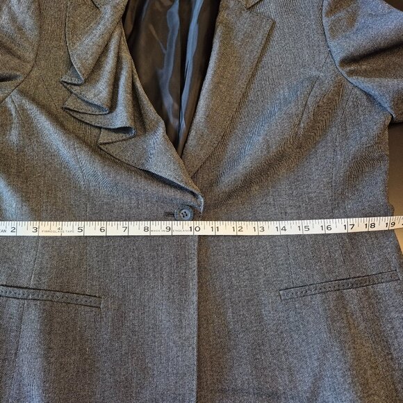 Stunning Blazer - Picture 7 of 9